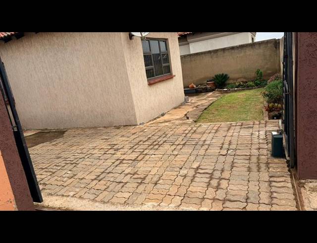 3 BEDROOM HOUSE FOR SALE IN VOSLOORUS EXT